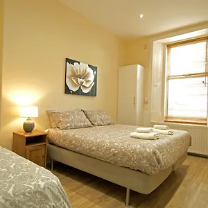 Pitt Street Beautiful Spacious Free Parking And Free Sanitizer Apartment