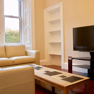 2 Bedroom Flat Off Leith Walk Accommodates 7 Apartment